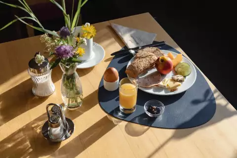 05_biohotel-darrehof_fruehstueck_buffet.webp
